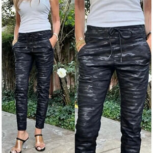 Bevy Flog Shely Black Camo Pull on Pants size 28